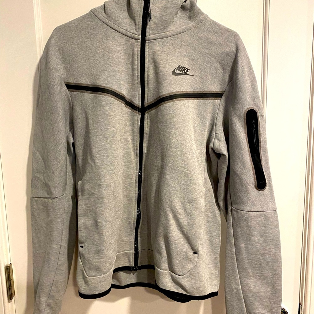 Men’s size Medium light grey Nike Tech